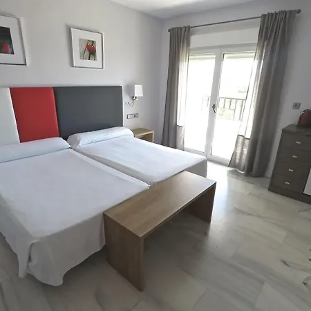 Hotel apartamentowy First Flatotel International