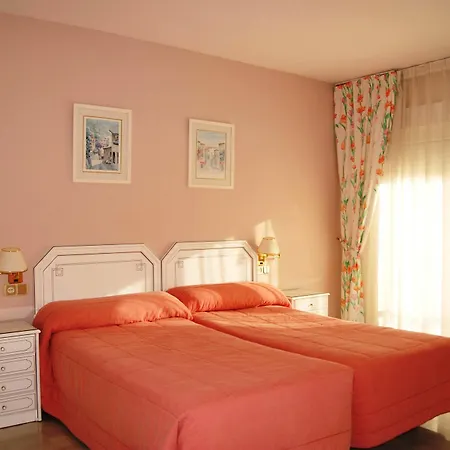 Hotel apartamentowy First Flatotel International