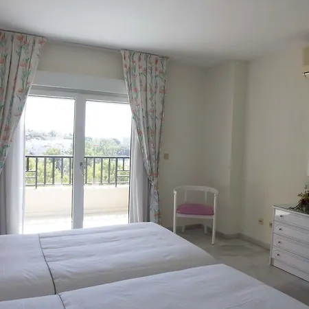 アパートホテル First Flatotel International 3*