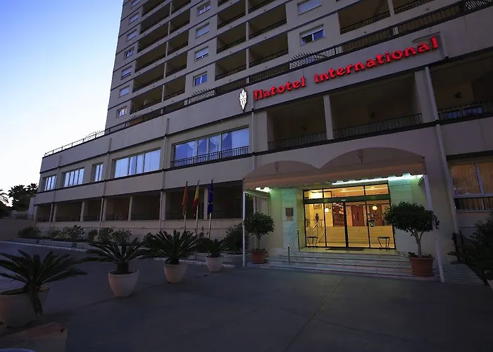 First Flatotel International アパートホテル ベナルマデナ