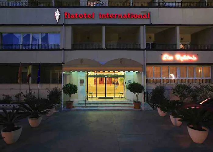アパートホテル First Flatotel International ベナルマデナ